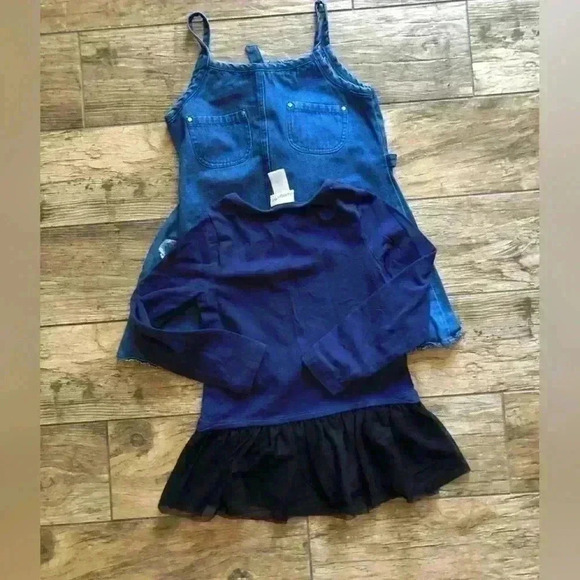 Lot of 2 items: blue denim dress and blue  ruffle top girls size 6-8 - Picture 4 of 6